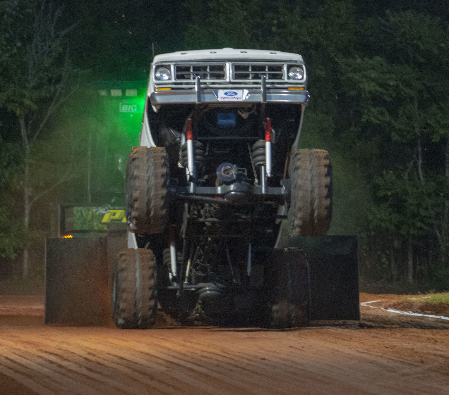 TractorPull12.JPG